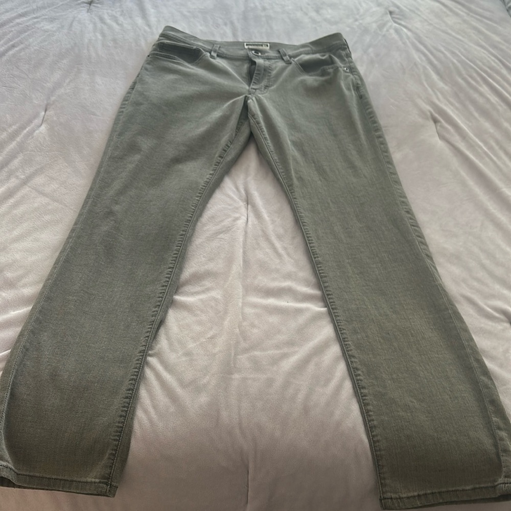 Travis Mathew Men’s Stretch Jeans